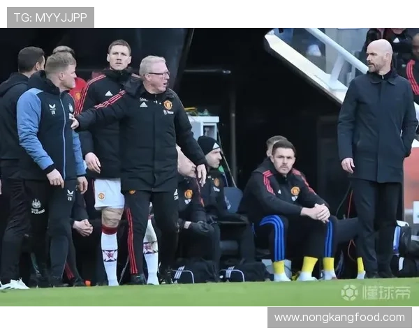 曼联阵容越拼越乱，根本不是构建而是临时凑战组合