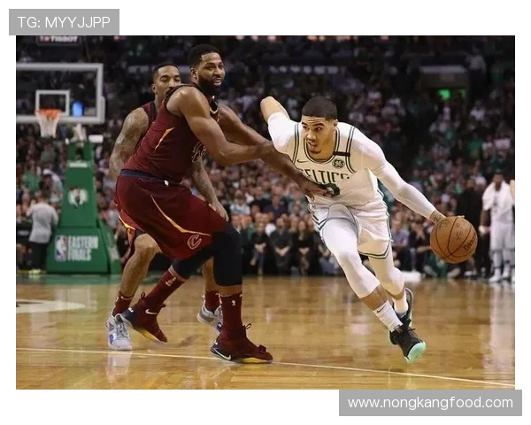 格兰特·威廉姆斯通过挡拆创造机会提升三分命中率显著超过队友